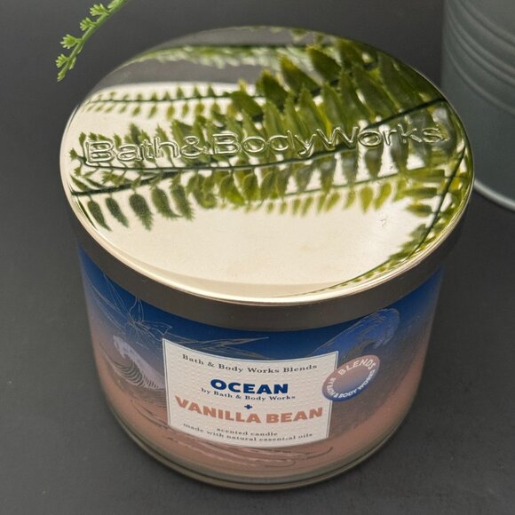 BBW Ocean + Vanilla Bean Bath & Body Works 3 Wick Candle - Picture 4 of 10